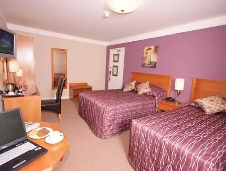 Eviston House מלון 3*