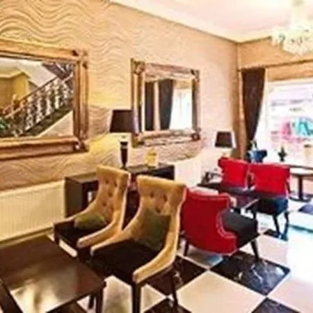 Eviston House 3*