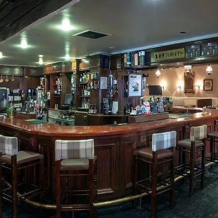Eviston House 3*