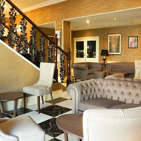 Eviston House 3*