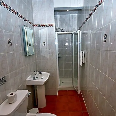 Eviston House Hotel 3*
