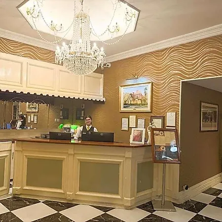 Eviston House 3*