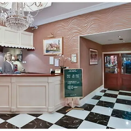 Hotel Eviston House 3*