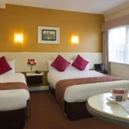 Eviston House 3*