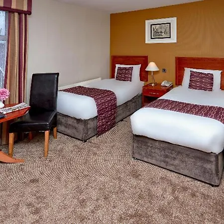 Eviston House 3*